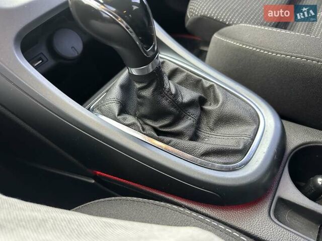 Черный Опель Астра, объемом двигателя 1.6 л и пробегом 150 тыс. км за 7777 $, фото 70 на Automoto.ua