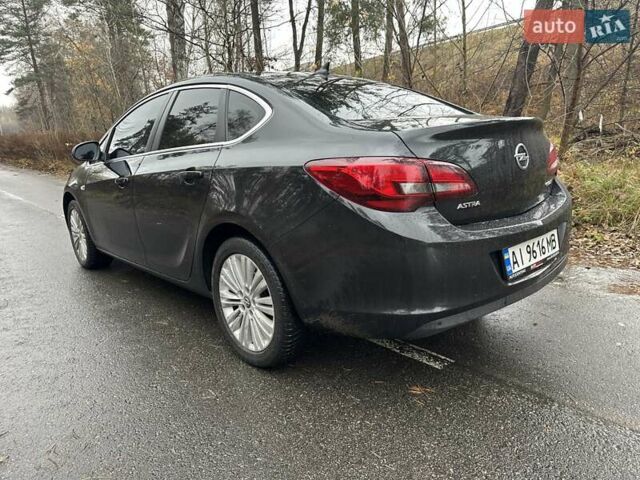 Черный Опель Астра, объемом двигателя 1.6 л и пробегом 150 тыс. км за 7777 $, фото 6 на Automoto.ua