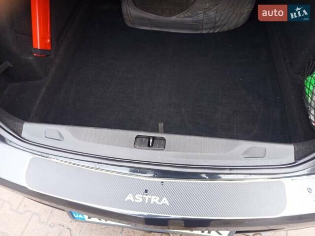 Черный Опель Астра, объемом двигателя 1.6 л и пробегом 253 тыс. км за 7999 $, фото 18 на Automoto.ua