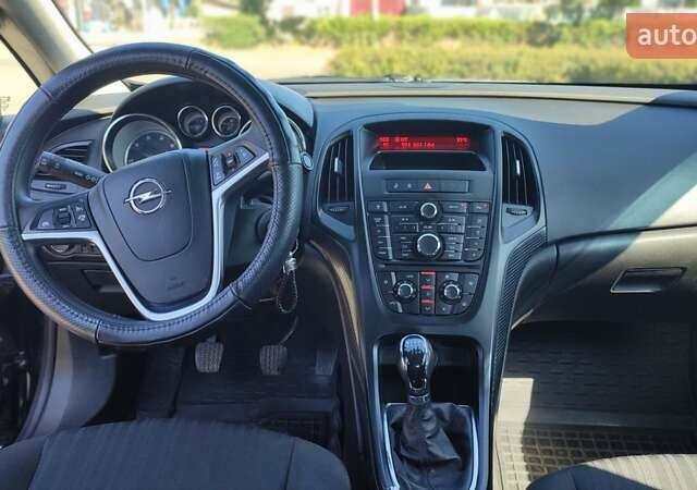 Черный Опель Астра, объемом двигателя 1.6 л и пробегом 253 тыс. км за 8500 $, фото 4 на Automoto.ua