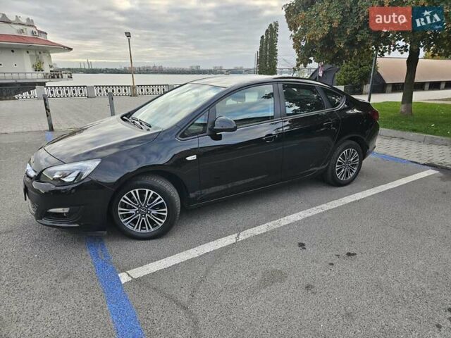 Черный Опель Астра, объемом двигателя 1.4 л и пробегом 70 тыс. км за 11500 $, фото 56 на Automoto.ua