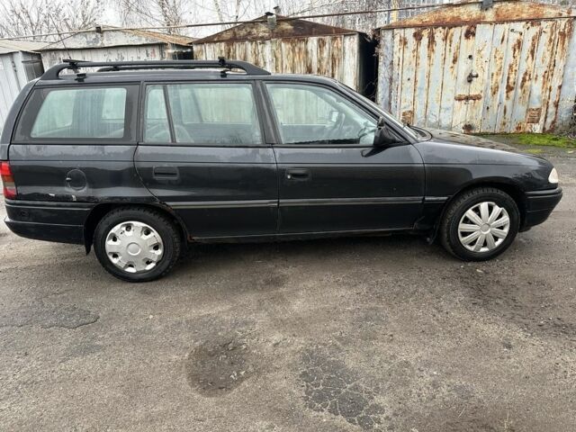 Черный Опель Астра, объемом двигателя 1.8 л и пробегом 100 тыс. км за 1250 $, фото 2 на Automoto.ua