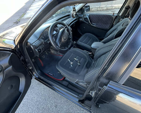 Черный Опель Астра, объемом двигателя 1.7 л и пробегом 590 тыс. км за 2400 $, фото 9 на Automoto.ua