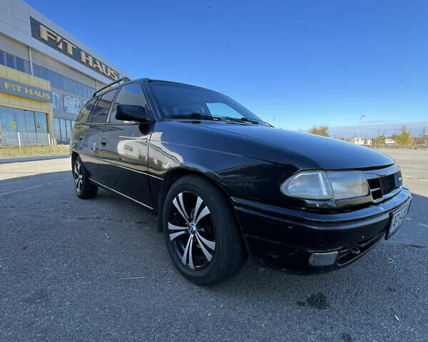 Черный Опель Астра, объемом двигателя 1.7 л и пробегом 590 тыс. км за 2400 $, фото 3 на Automoto.ua