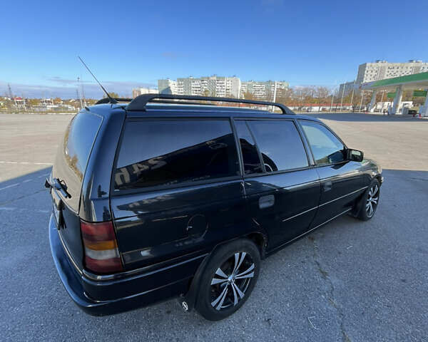 Черный Опель Астра, объемом двигателя 1.7 л и пробегом 590 тыс. км за 2400 $, фото 4 на Automoto.ua