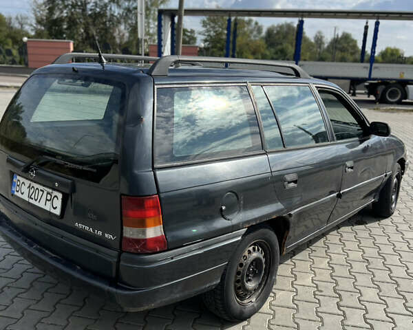 Черный Опель Астра, объемом двигателя 1.8 л и пробегом 214 тыс. км за 950 $, фото 5 на Automoto.ua