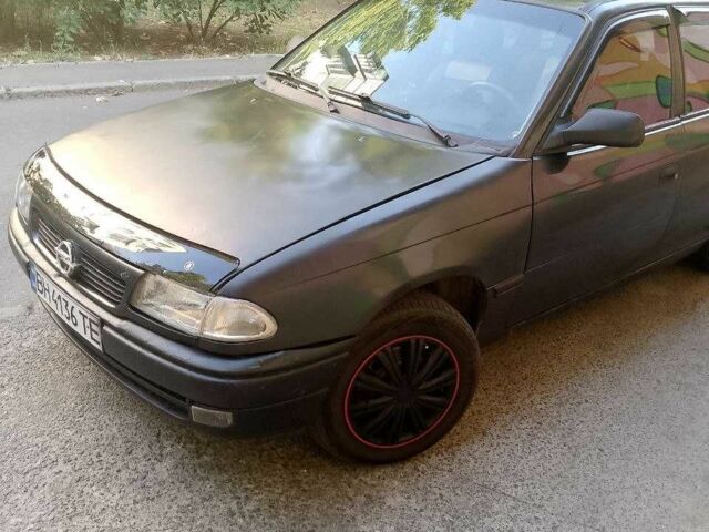 Черный Опель Астра, объемом двигателя 1.6 л и пробегом 500 тыс. км за 1850 $, фото 1 на Automoto.ua