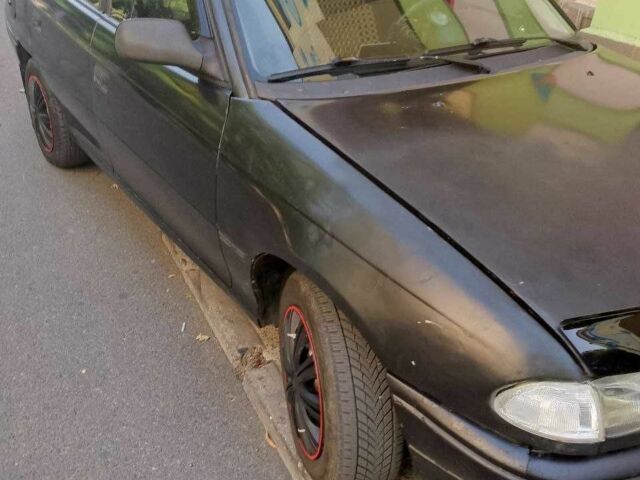 Черный Опель Астра, объемом двигателя 1.6 л и пробегом 500 тыс. км за 1850 $, фото 5 на Automoto.ua