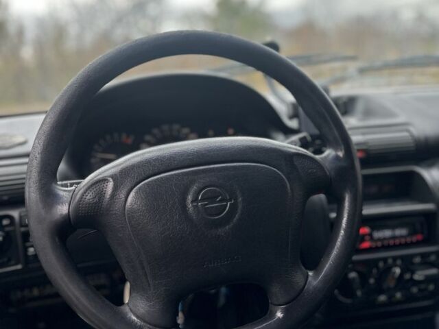 Черный Опель Астра, объемом двигателя 1.6 л и пробегом 341 тыс. км за 1000 $, фото 10 на Automoto.ua