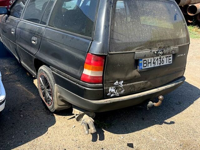 Черный Опель Астра, объемом двигателя 1.6 л и пробегом 0 тыс. км за 450 $, фото 3 на Automoto.ua