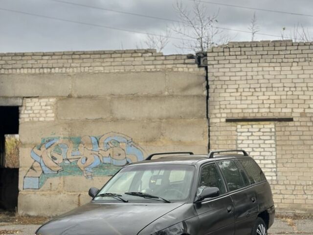 Черный Опель Астра, объемом двигателя 1.6 л и пробегом 341 тыс. км за 1000 $, фото 2 на Automoto.ua