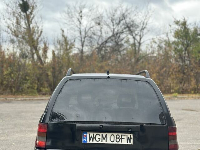 Черный Опель Астра, объемом двигателя 1.6 л и пробегом 341 тыс. км за 1000 $, фото 4 на Automoto.ua