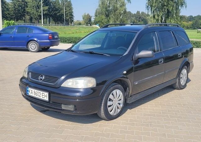 Черный Опель Астра, объемом двигателя 1.6 л и пробегом 292 тыс. км за 3500 $, фото 1 на Automoto.ua