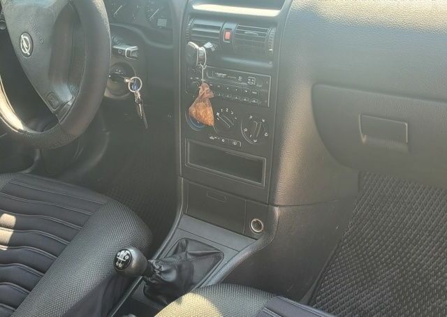 Черный Опель Астра, объемом двигателя 1.6 л и пробегом 292 тыс. км за 3500 $, фото 18 на Automoto.ua