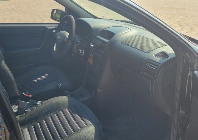 Черный Опель Астра, объемом двигателя 1.6 л и пробегом 292 тыс. км за 3500 $, фото 11 на Automoto.ua