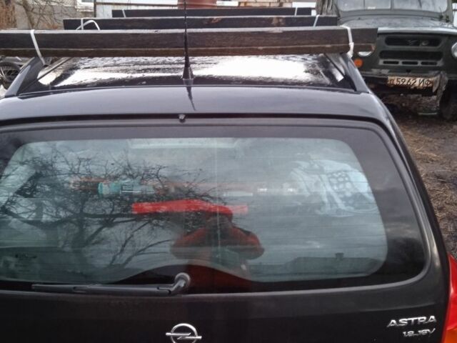 Черный Опель Астра, объемом двигателя 1.8 л и пробегом 231 тыс. км за 3300 $, фото 3 на Automoto.ua