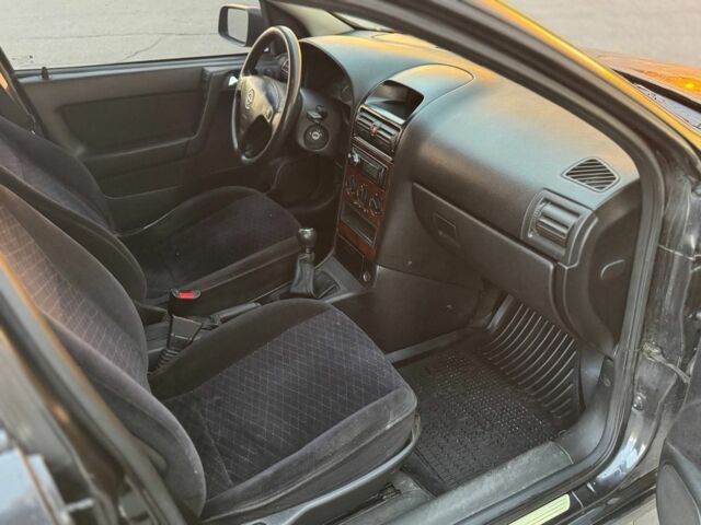 Черный Опель Астра, объемом двигателя 2 л и пробегом 200 тыс. км за 2700 $, фото 6 на Automoto.ua