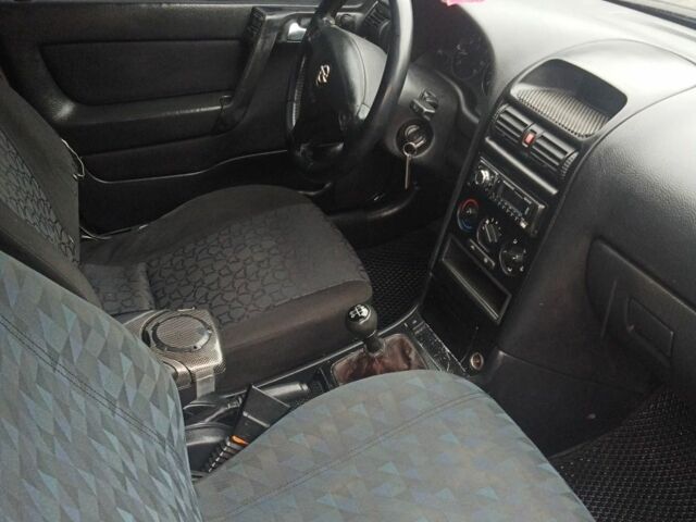 Черный Опель Астра, объемом двигателя 1.6 л и пробегом 350 тыс. км за 2650 $, фото 18 на Automoto.ua