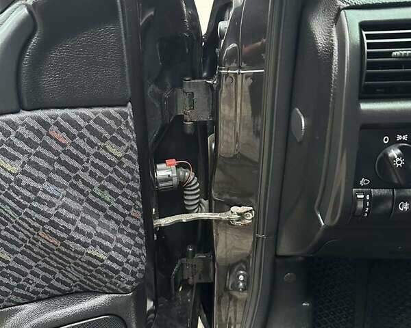 Черный Опель Астра, объемом двигателя 2 л и пробегом 340 тыс. км за 3900 $, фото 82 на Automoto.ua