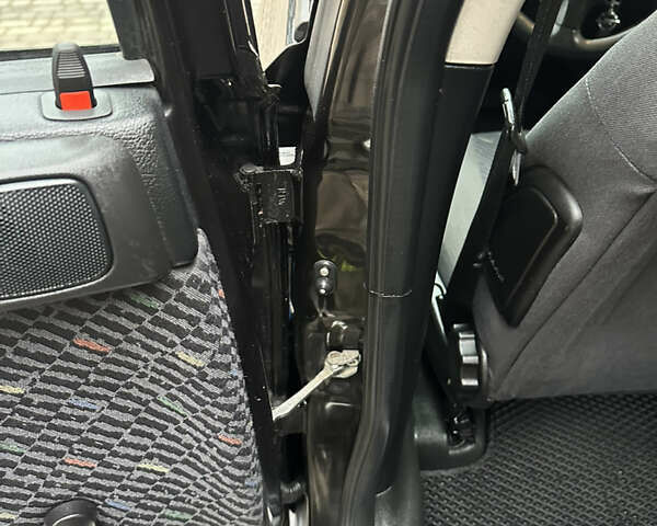 Черный Опель Астра, объемом двигателя 2 л и пробегом 337 тыс. км за 3850 $, фото 69 на Automoto.ua