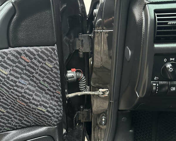 Черный Опель Астра, объемом двигателя 2 л и пробегом 337 тыс. км за 3850 $, фото 76 на Automoto.ua