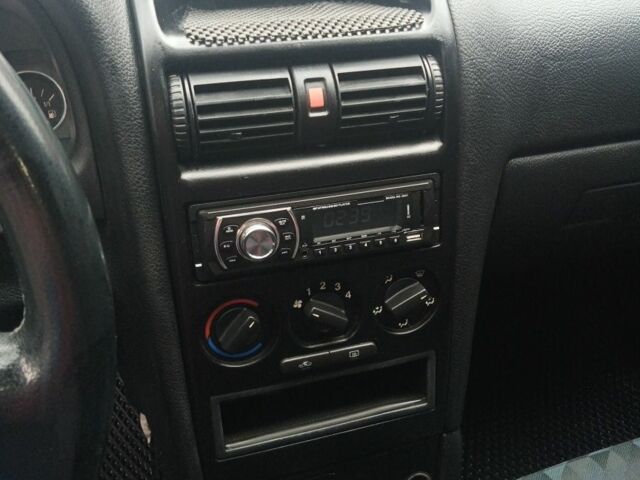 Черный Опель Астра, объемом двигателя 1.6 л и пробегом 350 тыс. км за 2650 $, фото 17 на Automoto.ua