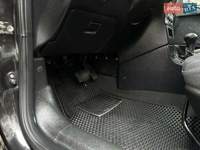 Черный Опель Астра, объемом двигателя 2 л и пробегом 337 тыс. км за 3850 $, фото 74 на Automoto.ua