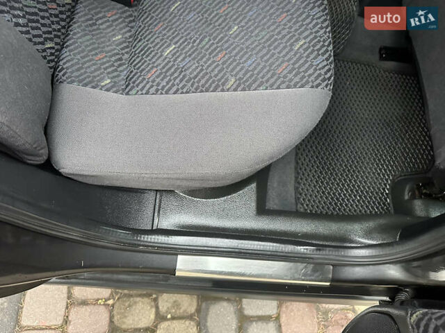 Черный Опель Астра, объемом двигателя 2 л и пробегом 337 тыс. км за 3850 $, фото 62 на Automoto.ua