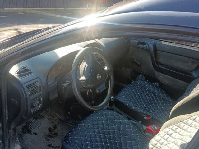 Черный Опель Астра, объемом двигателя 5 л и пробегом 330 тыс. км за 1420 $, фото 2 на Automoto.ua