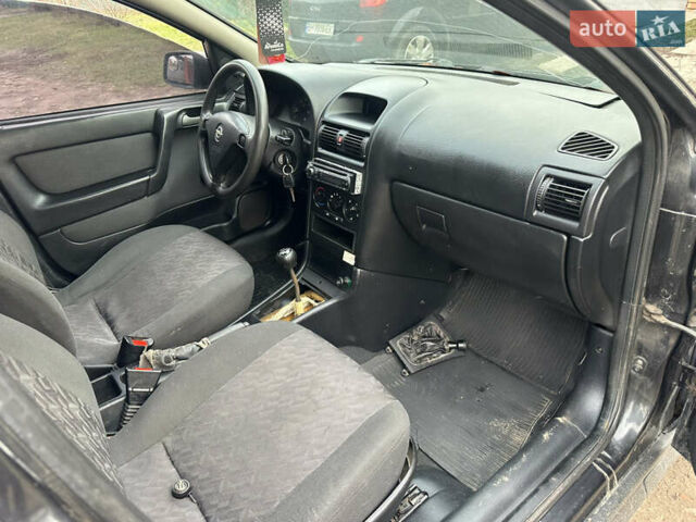 Черный Опель Астра, объемом двигателя 1.7 л и пробегом 300 тыс. км за 1200 $, фото 6 на Automoto.ua