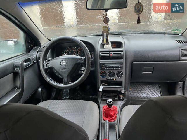Черный Опель Астра, объемом двигателя 1.6 л и пробегом 250 тыс. км за 2650 $, фото 4 на Automoto.ua