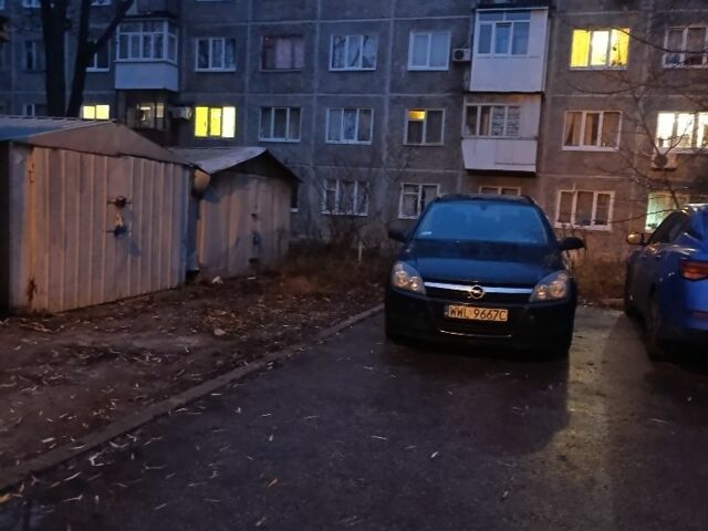 Черный Опель Астра, объемом двигателя 2 л и пробегом 250 тыс. км за 2367 $, фото 3 на Automoto.ua