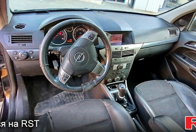 Черный Опель Астра, объемом двигателя 1.9 л и пробегом 355 тыс. км за 3900 $, фото 3 на Automoto.ua