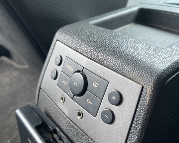 Черный Опель Астра, объемом двигателя 1.9 л и пробегом 220 тыс. км за 3750 $, фото 9 на Automoto.ua