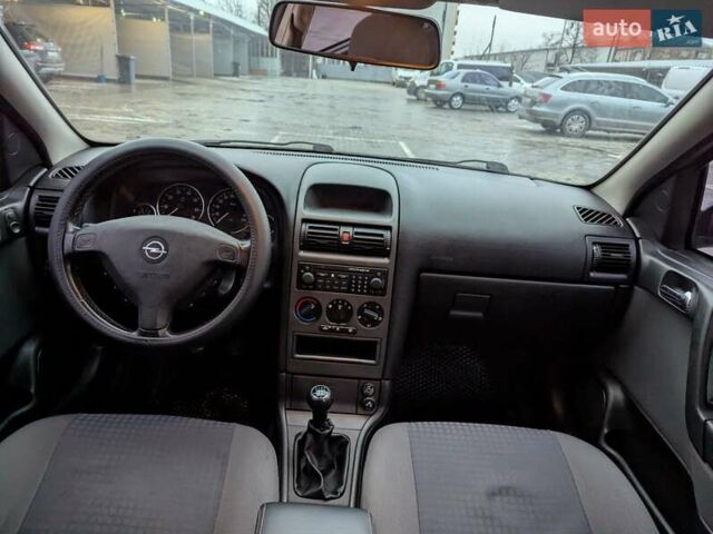 Черный Опель Астра, объемом двигателя 1.6 л и пробегом 280 тыс. км за 3850 $, фото 3 на Automoto.ua