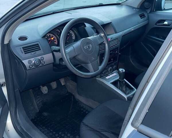 Черный Опель Астра, объемом двигателя 1.6 л и пробегом 268 тыс. км за 4300 $, фото 11 на Automoto.ua