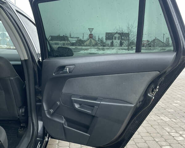 Черный Опель Астра, объемом двигателя 1.6 л и пробегом 254 тыс. км за 4200 $, фото 10 на Automoto.ua