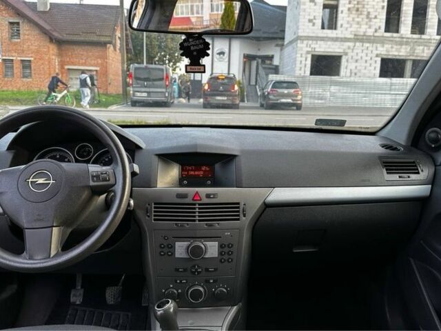Черный Опель Астра, объемом двигателя 1.9 л и пробегом 296 тыс. км за 2000 $, фото 11 на Automoto.ua