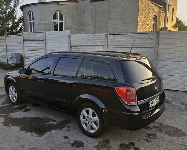 Черный Опель Астра, объемом двигателя 1.6 л и пробегом 270 тыс. км за 5300 $, фото 3 на Automoto.ua