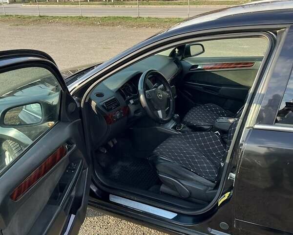 Черный Опель Астра, объемом двигателя 1.7 л и пробегом 440 тыс. км за 3150 $, фото 2 на Automoto.ua