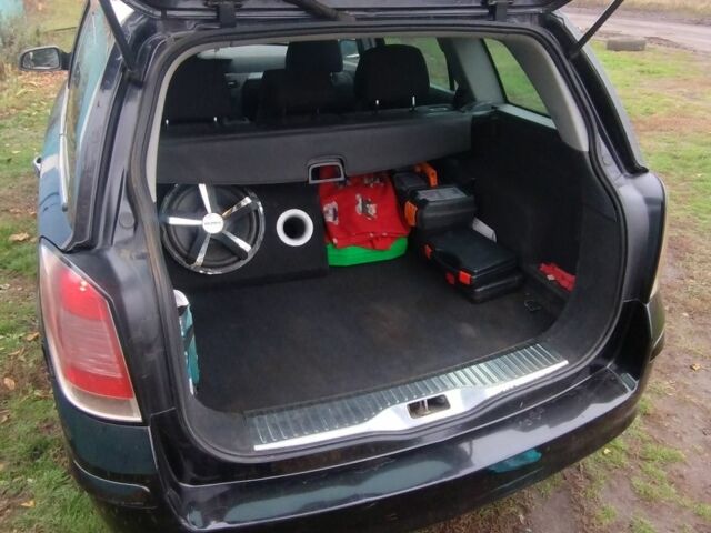 Черный Опель Астра, объемом двигателя 1.9 л и пробегом 320 тыс. км за 4999 $, фото 10 на Automoto.ua