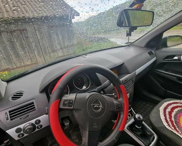 Черный Опель Астра, объемом двигателя 1.69 л и пробегом 252 тыс. км за 3700 $, фото 12 на Automoto.ua
