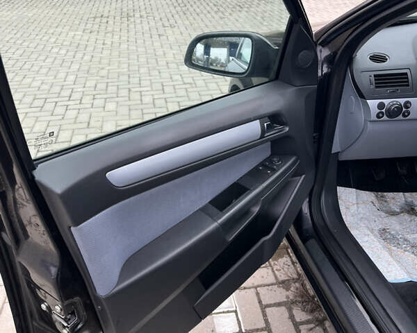Чорний Опель Астра, об'ємом двигуна 1.6 л та пробігом 246 тис. км за 4999 $, фото 15 на Automoto.ua
