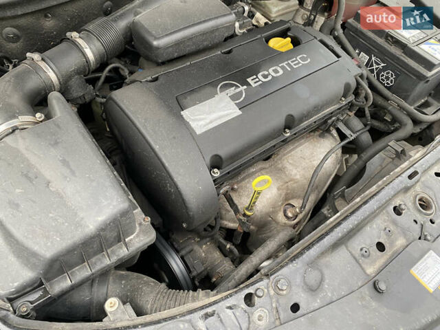 Черный Опель Астра, объемом двигателя 1.6 л и пробегом 231 тыс. км за 4800 $, фото 36 на Automoto.ua