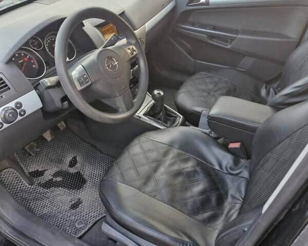 Черный Опель Астра, объемом двигателя 1.6 л и пробегом 270 тыс. км за 5300 $, фото 11 на Automoto.ua