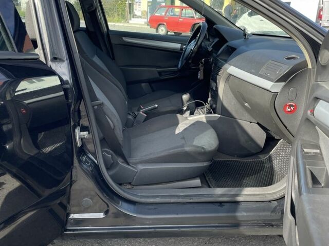 Черный Опель Астра, объемом двигателя 1.7 л и пробегом 320 тыс. км за 4250 $, фото 11 на Automoto.ua