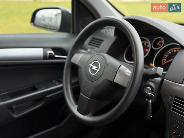 Чорний Опель Астра, об'ємом двигуна 1.6 л та пробігом 210 тис. км за 4750 $, фото 14 на Automoto.ua