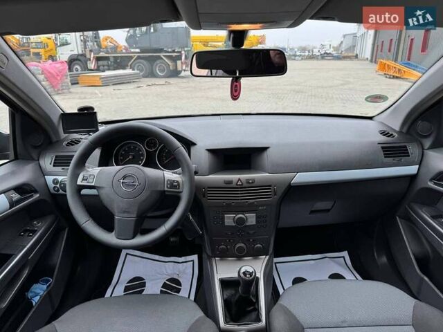 Черный Опель Астра, объемом двигателя 1.6 л и пробегом 229 тыс. км за 4900 $, фото 10 на Automoto.ua