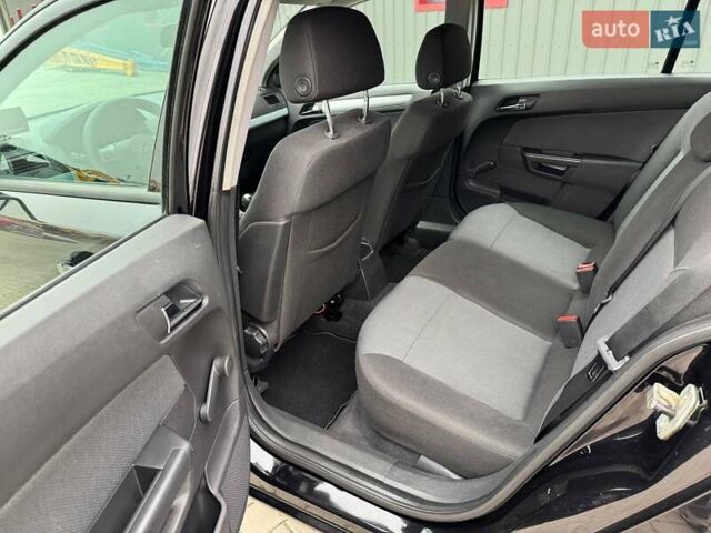 Черный Опель Астра, объемом двигателя 1.6 л и пробегом 229 тыс. км за 4900 $, фото 6 на Automoto.ua