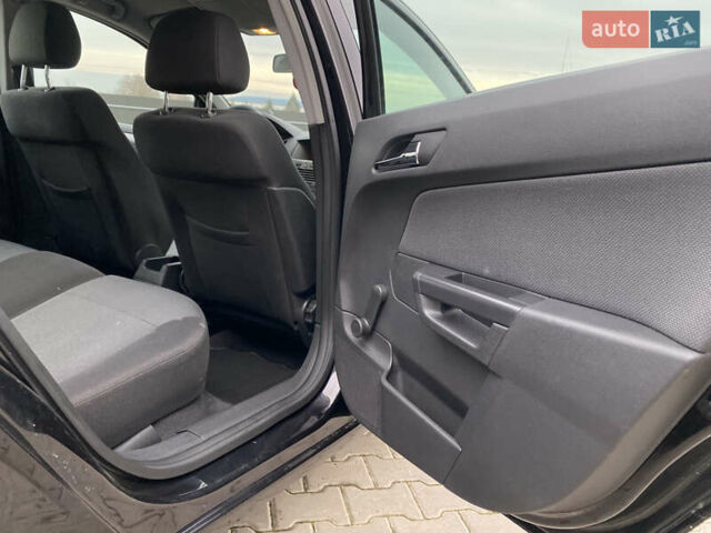 Черный Опель Астра, объемом двигателя 1.6 л и пробегом 231 тыс. км за 4800 $, фото 28 на Automoto.ua